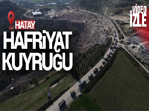 Enkaz taşıyan hafriyat kamyonlarının oluşturduğu kuyruk havadan görüntülendi