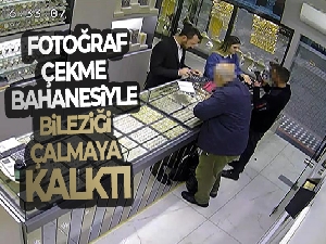 Fotoğraf çekme bahanesiyle bileziği çalmaya kalktı