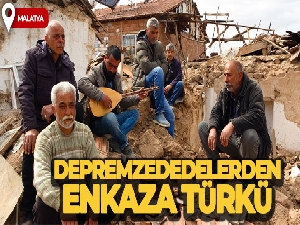 İki depremzededen enkaza türkü