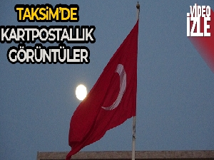 Taksim Meydanı'nda Ay kartpostallık görüntüler oluşturdu