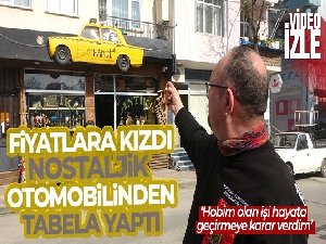 Fiyatlara kızdı, ortadan kestiği efsane otomobili tabela yaptı