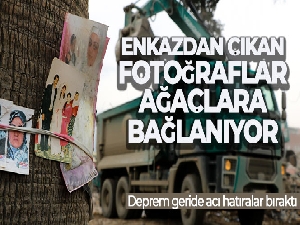 Deprem geride acı hatıralar bıraktı: Enkazdan çıkan fotoğraflar ağaçlara bağlanıyor