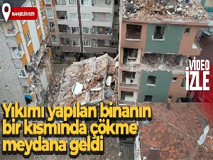 Bahçelievler'de bir binanın yıkım çalışmaları sırasında kepçe operatörü sağlam binanın duvarına hasar verdi