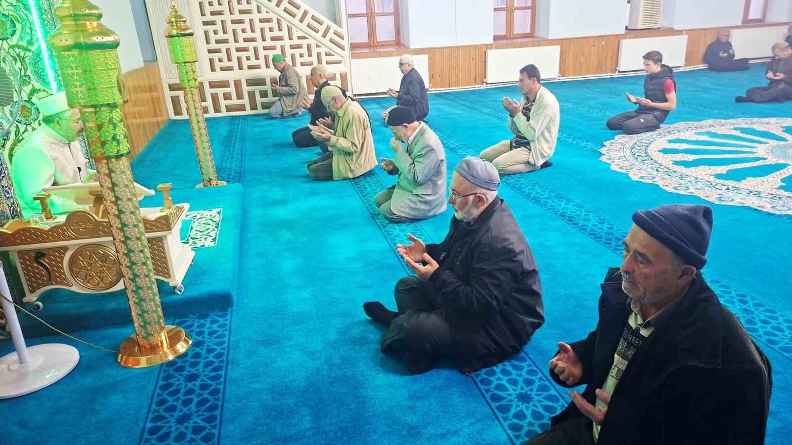 hisarcik-ta-mevlid-i-nebi-ve-gaziler-gunu-icin-sabah-namazi-bulusmasi