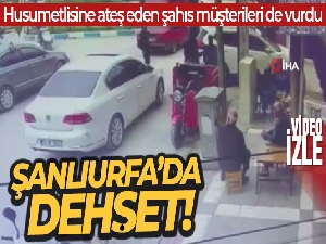 Husumetlisine ateş eden şahıs müşterileri de vurdu...Pompalı tüfekli saldırı kamerada