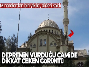 Depremin vurduğu camide dikkat çeken görüntü: Minarelerden biri yıkıldı, diğeri kaldı