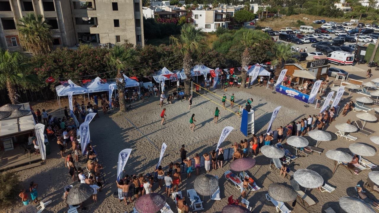 bodrum-da-plaj-voleybolu-heyecani
