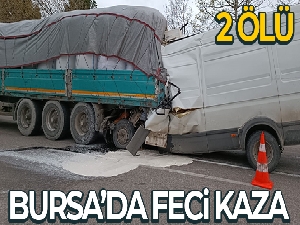 Bursa'da kamyonet tıra çarptı: 2 ölü