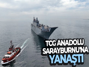 TCG Anadolu Sarayburnu'na yanaştı