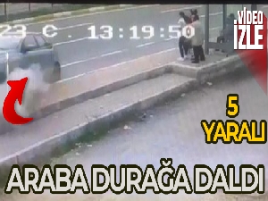 Otomobil duraktaki 5 kişiye çarptı, dehşet anları kameraya yansıdı
