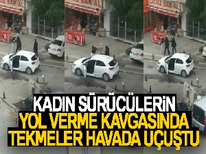 Pendik'te kadın sürücülerin yol verme kavgasında tekmeler havada uçuştu