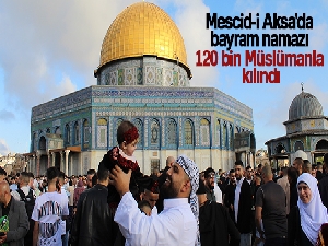 Mescid-i Aksa'da bayram namazı 120 bin Müslümanla kılındı