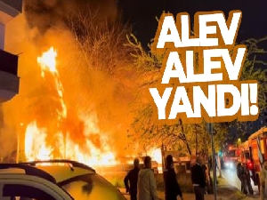Esenyurt'ta ikinci el eşya dükkanı alev alev yandı: Alevler yan tarafındaki binaya sıçradı