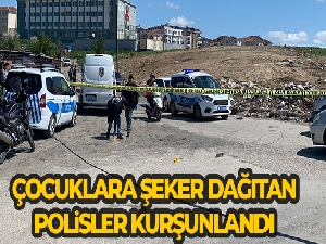 Çocuklara şeker dağıtan polisler kurşunlandı