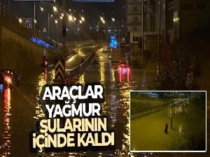 Araçlar yağmur sularının içinde kaldı