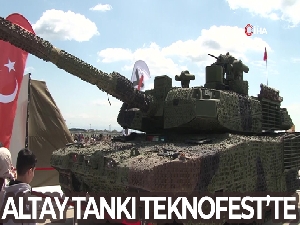 Altay tankı, TEKNOFEST-2023'te vatandaşlarla buluştu