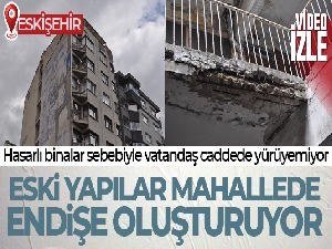 Bu caddedeki eski yapılar mahallede endişe oluşturuyor