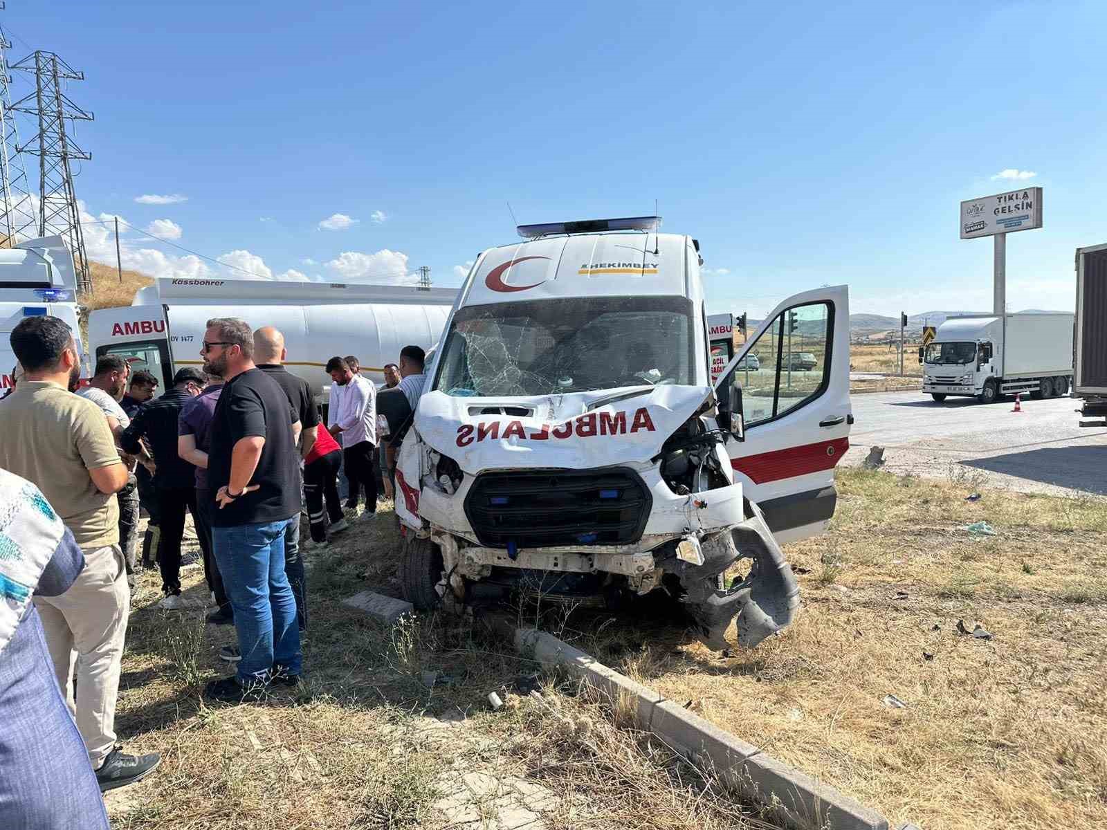 corum-da-ambulans-ile-cip-carpisti-5-yarali