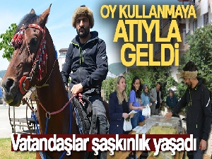 Oy kullanmaya atıyla geldi
