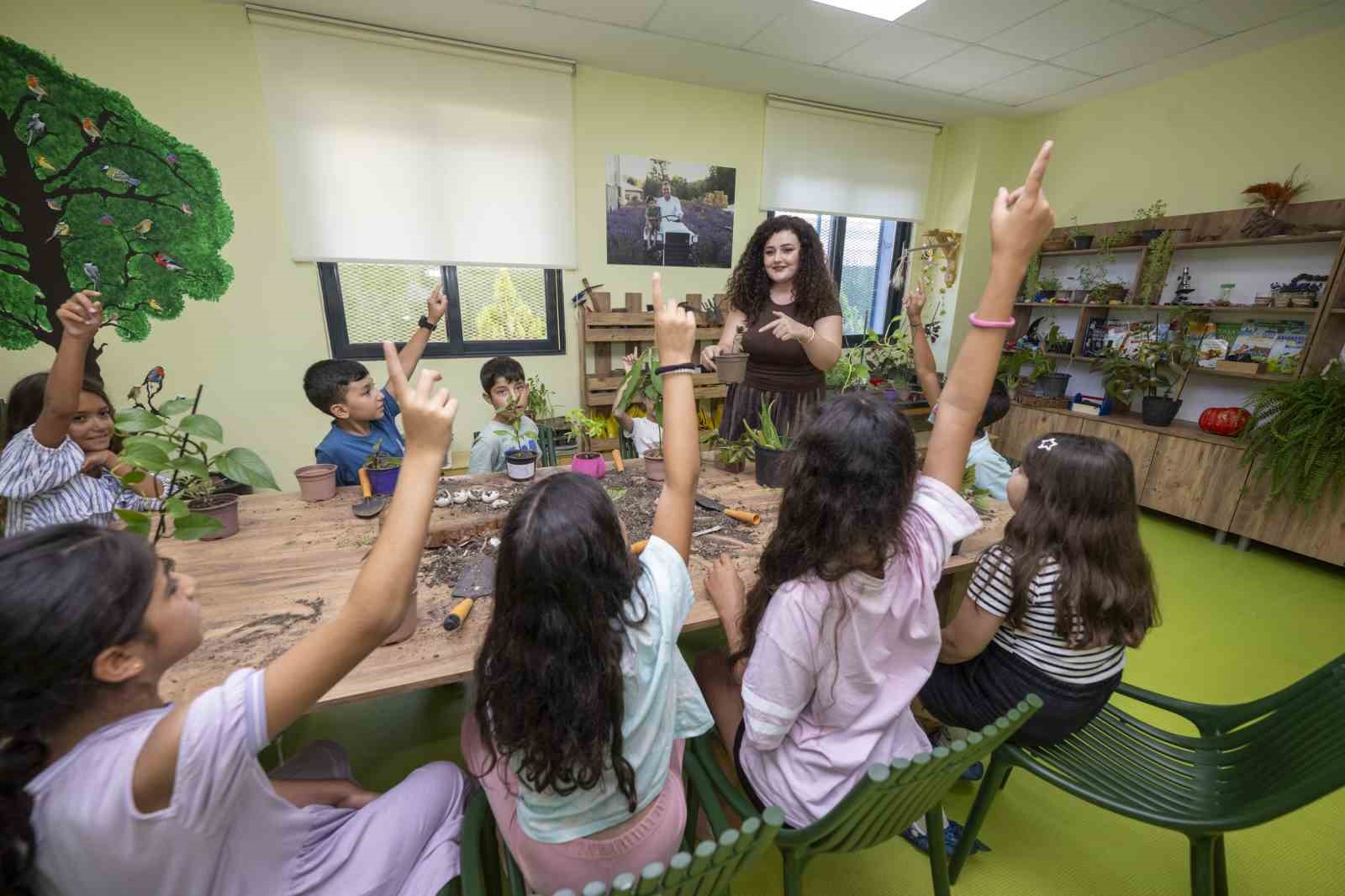mersin-de-cocuklarin-yaz-tatili-atolyelerle-renklendi