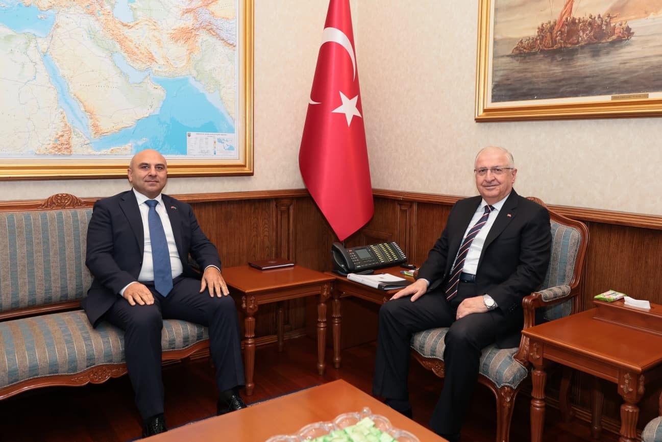 bakan-guler-azerbaycan-in-ankara-buyukelcisi-aslanov-ile-gorustu