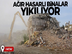 Depremin vurduğu Hatay'da ağır hasarlı binalar yıkılıyor