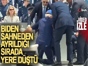 Biden sahneden ayrıldığı sırada yere düştü