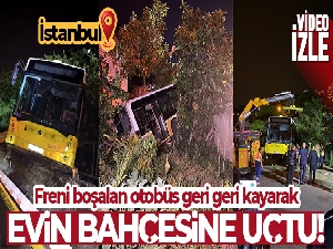 Beykoz'da freni boşalan otobüs bir evin bahçesine düştü