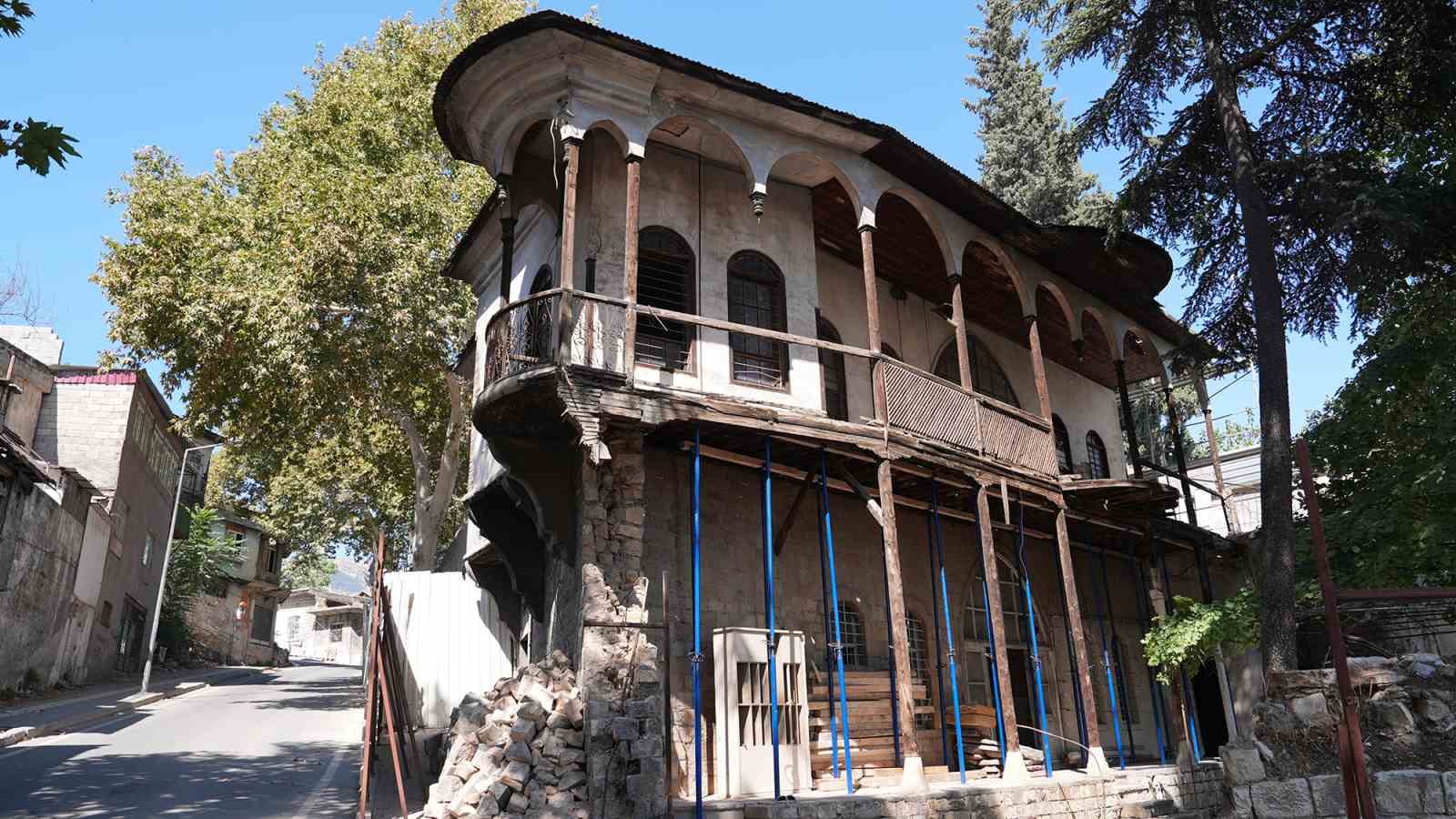 kahramanmaras-ta-tarihi-ciftaslan-konagi-nin-restorasyonuna-basladi