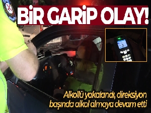 Alkollü yakalandı, direksiyon başında alkol almaya devam etti