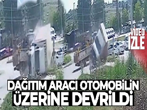 Dağıtım aracının otomobilin üzerine devrildiği kazanın görüntüleri ortaya çıktı