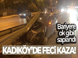 Kadıköy'de kontrolden çıkan otomobil bariyere ok gibi saplandı