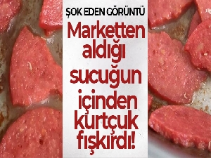 Marketten aldığı sucuğun içinden kurtçuk fışkırdı