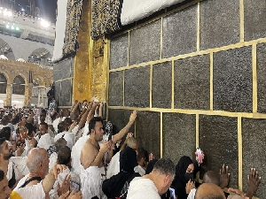 Beytullah'a yüz sürmek hacıların en büyük hayali