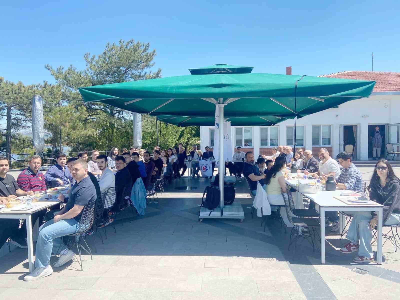 genc-an-ka-karabuklu-universite-ogrencilerini-ankara-da-bulusturdu