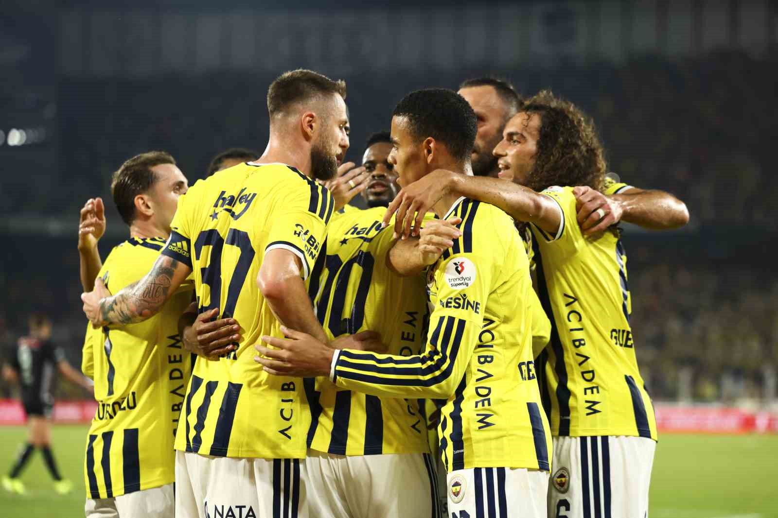 fenerbahce-ligdeki-ilk-galibiyetini-aldi