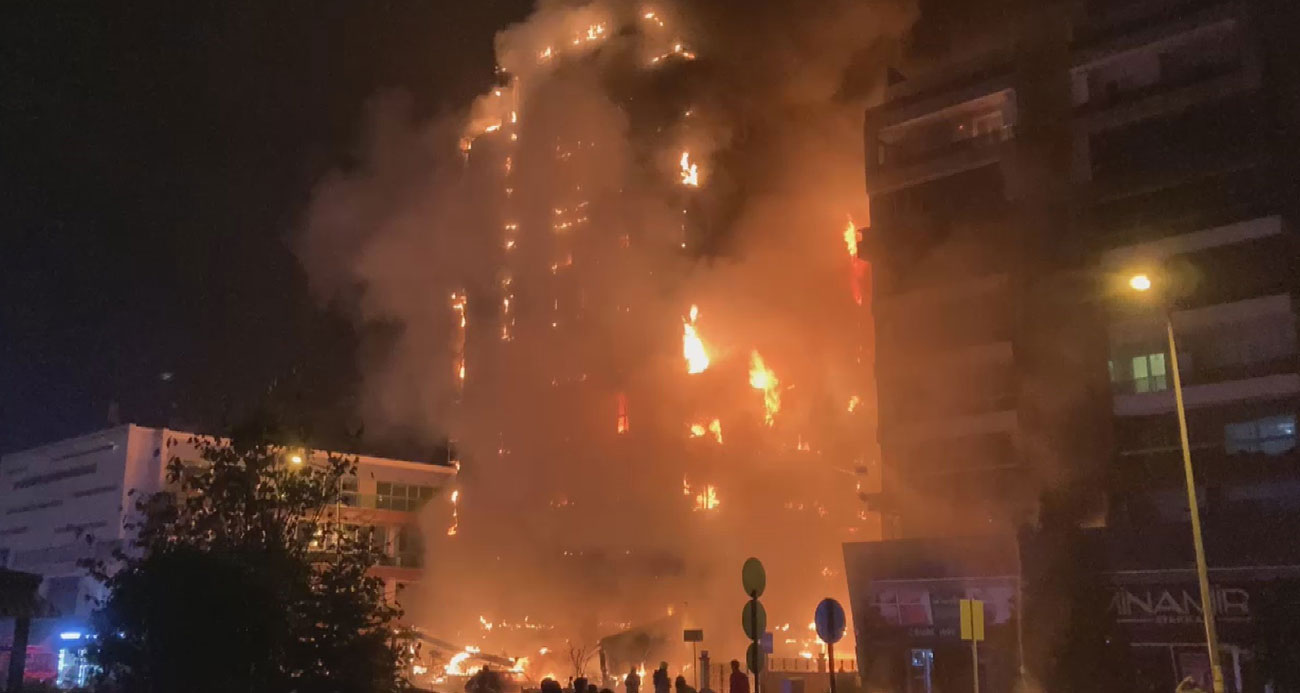 Bursa’da 10 katlı iş merkezi alevlere teslim oldu