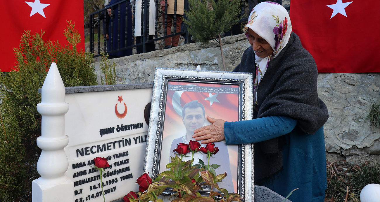 Şehit Öğretmen Necmettin Yılmaz kabri başında anıldı