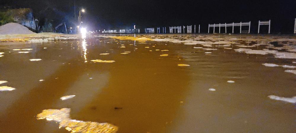 Kastamonu’da deniz kara ile birleşti, yol su altında kaldı