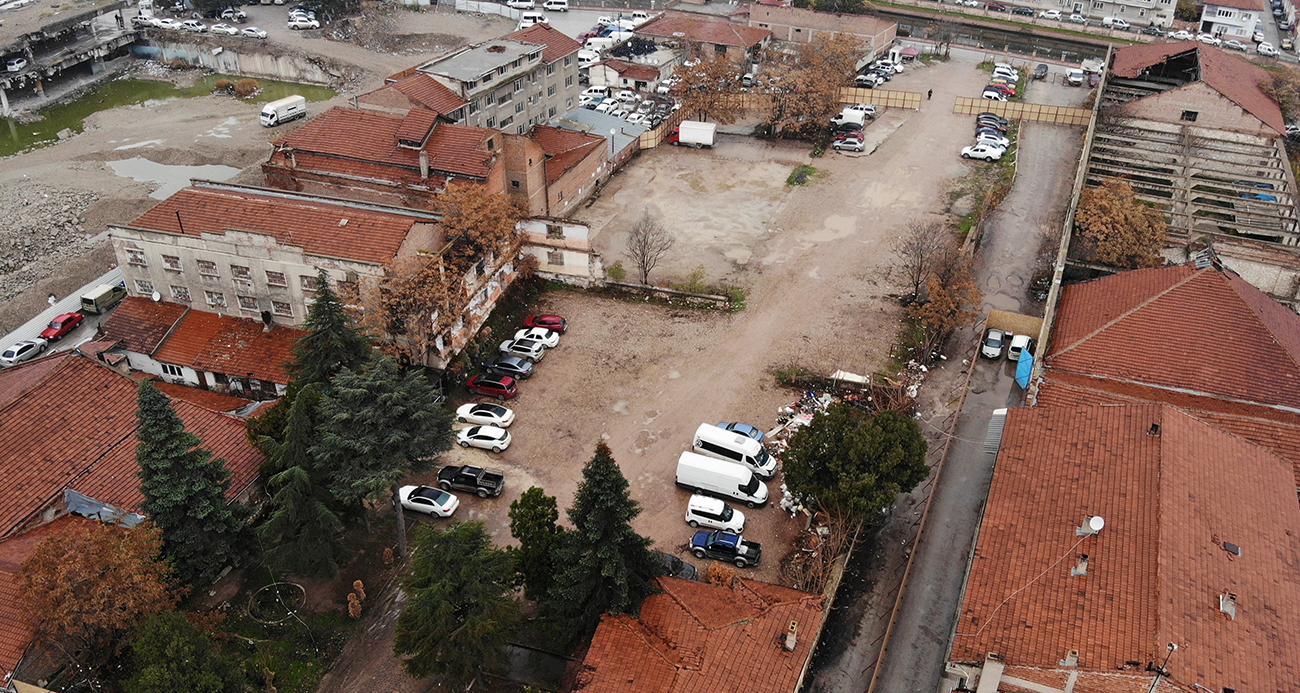 Yıllardır kullanılan sokağı ‘benim’ diyerek kapattı