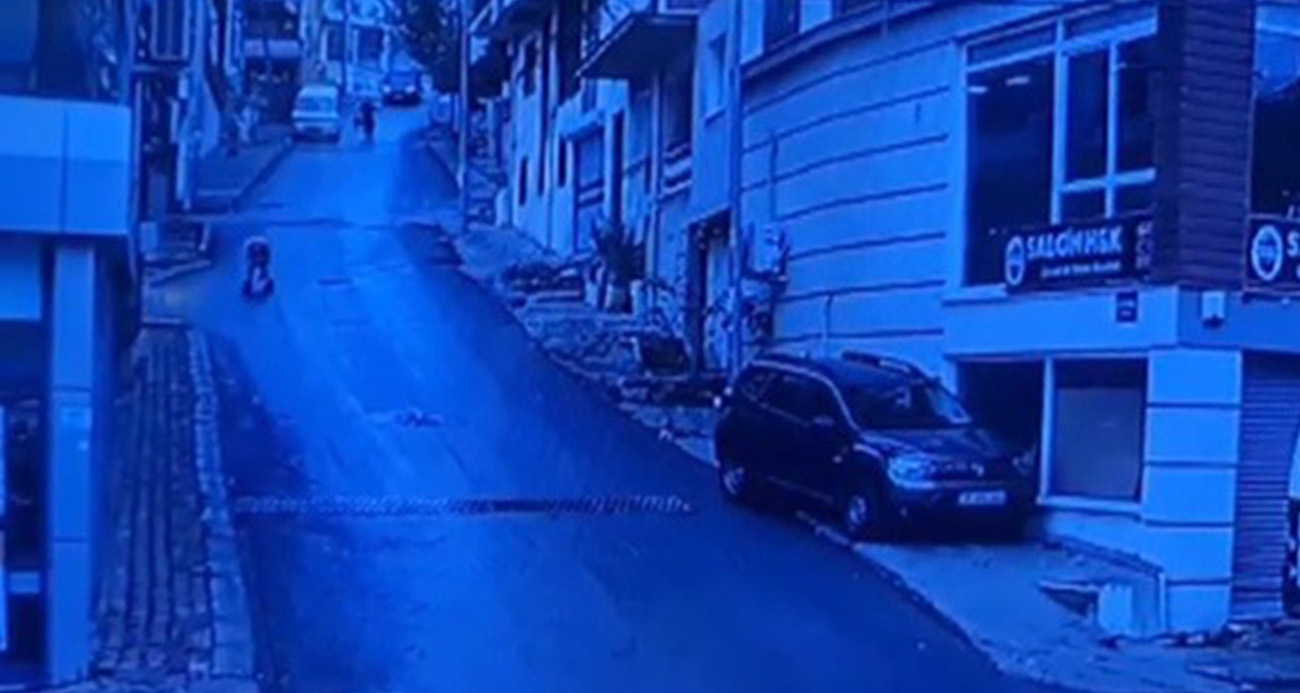 İzmir’de yürekleri ağza getiren görüntü: Bebek arabası yokuş aşağı böyle kaydı