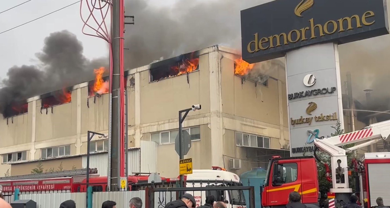 Bursa’da tekstil fabrikasındaki yangına 30 itfaiye müdahale ediyor