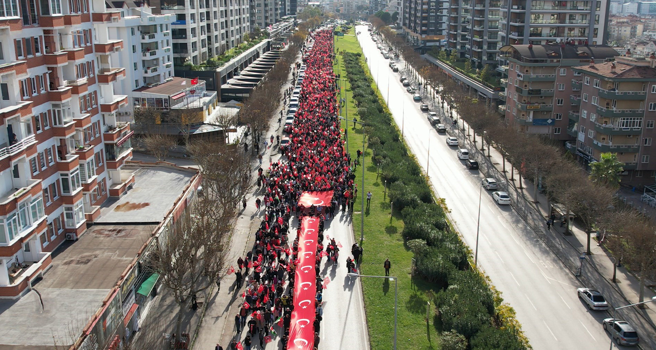 Binlerce kişi sokağa döküldü!