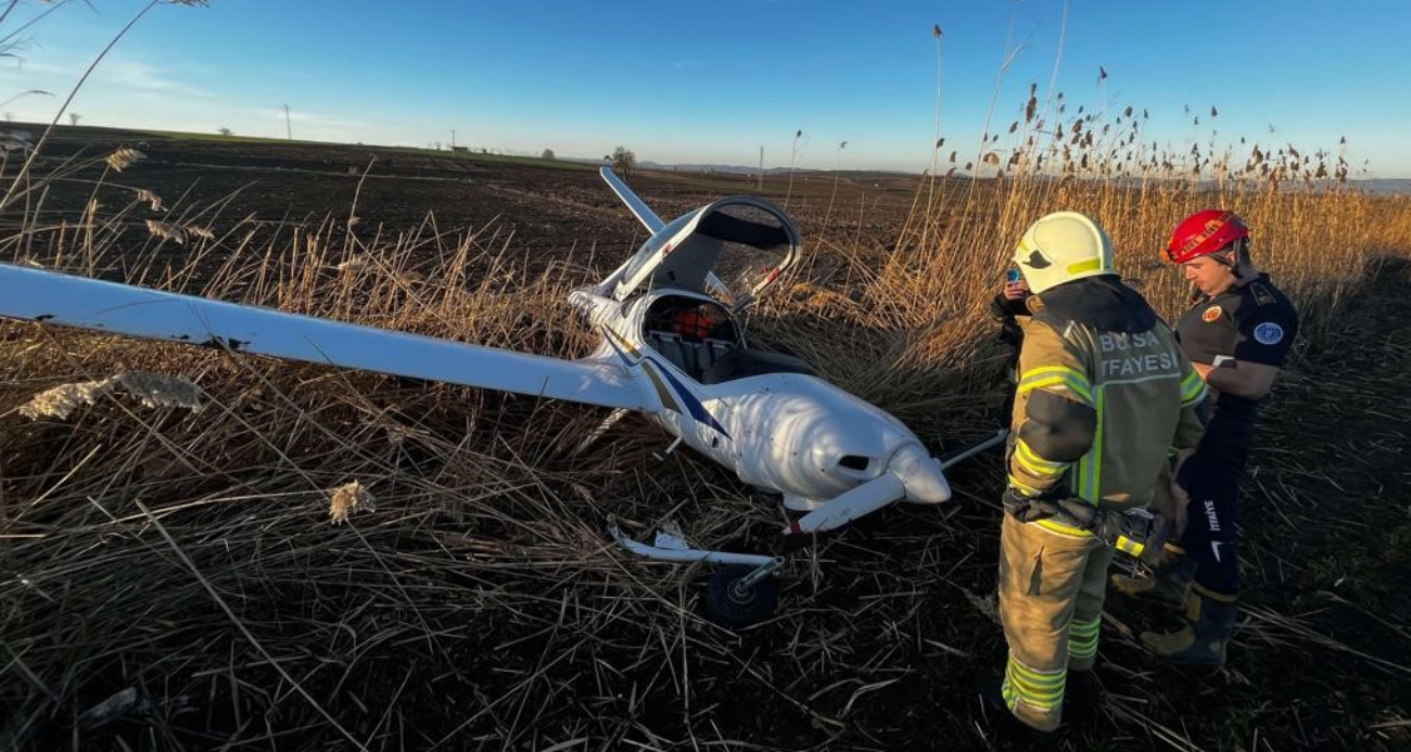 Bursa’da eğitim uçağı mecburi iniş yaptı...Pilot hafif yaralı