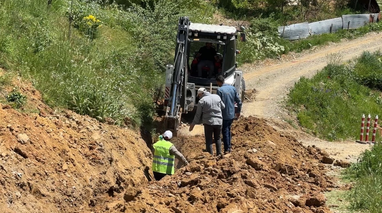 yuksekova-da-70-kilometrelik-yeni-dogal-gaz-hatti-icin-calismalar-basladi
