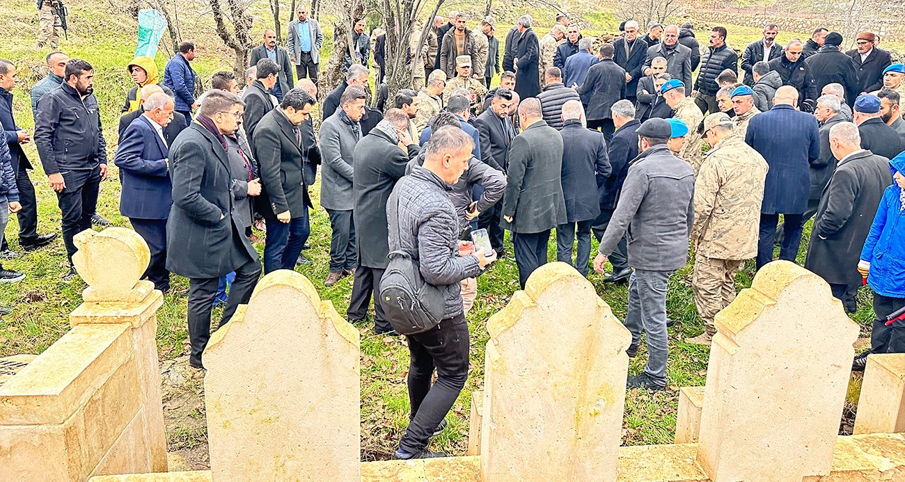 Teröristlerin 37 yıl önce katlettiği vatandaşlar mezarları başında dualarla yad edildi