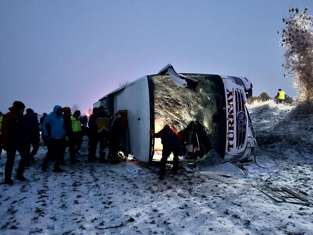 Kastamonu'da feci kaza! Otobüs devrildi