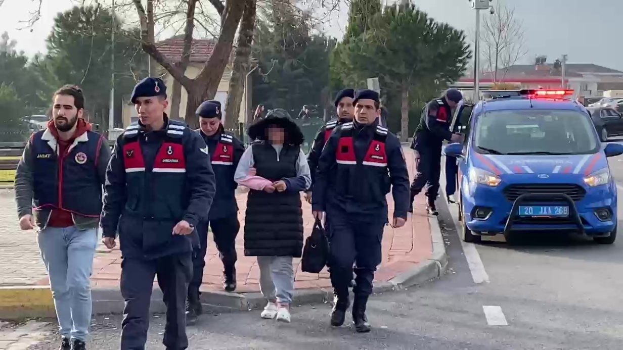 Arkadaşlarının günde gördüğü altınlarını, anahtarı kopyalayarak çaldı