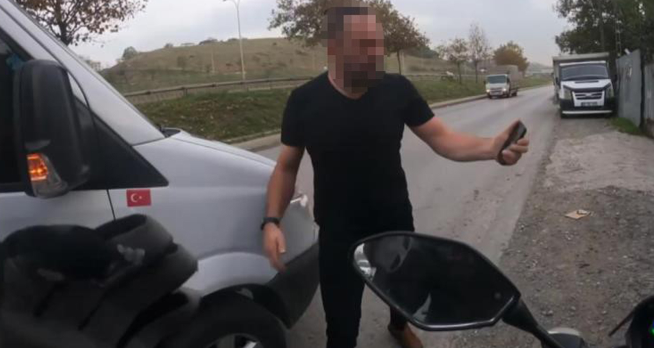 Pendik’te kendisine baktı diye motosikletliyi yolda sıkıştırdı