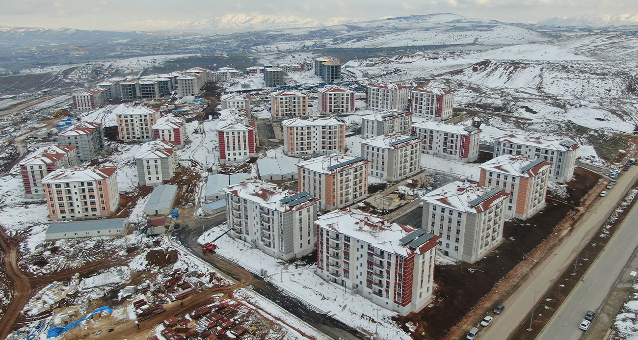 Depremzedeler konutlarına kavuşmak için gün sayıyor